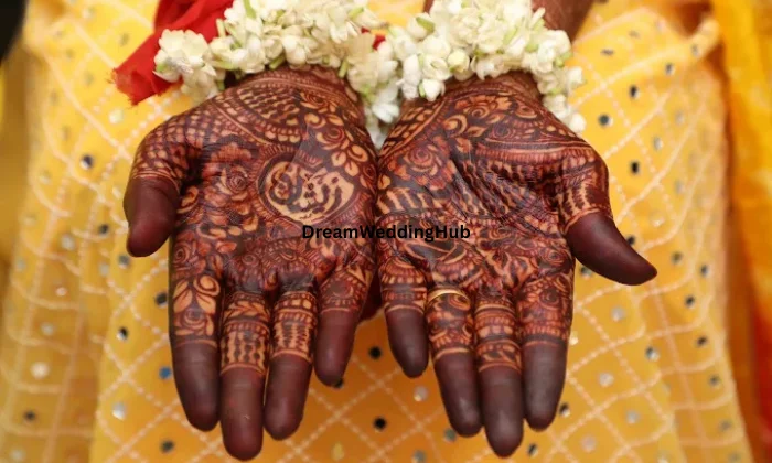 Mubbo mehendi artist